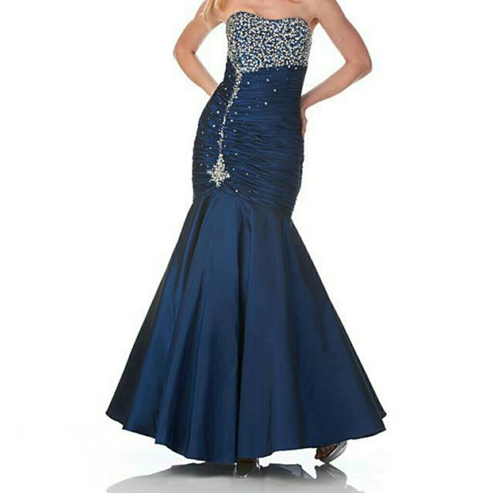 ❄️ Gorgeous navy blue dress Sz 4 corset mermaid prom gown Karishma Creations